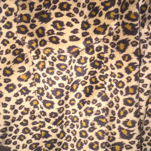 Cheetah Print Crop Jacket with Buttons - Picture 2 of 3